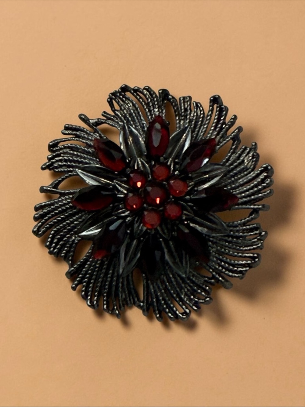 🫶🏻 Vintage Flower Brooch with Deep Red Crystal Accents
